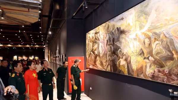 Triển lãm "Những ngày tháng lịch sử" đã tái hiện những năm tháng kháng chiến giành độc lập, tự do, thống nhất đất nước, xây dựng và bảo vệ Tổ quốc trong 80 năm qua.