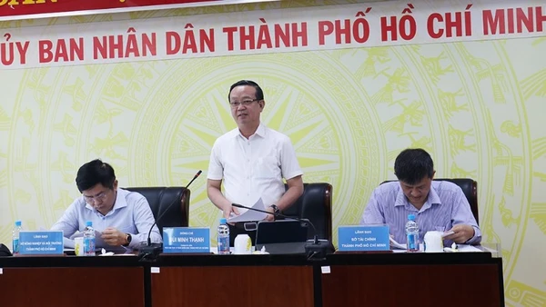 Phó Chủ tịch Ủy ban nhân dân Thành phố Hồ Chí Minh Bùi Minh Thạnh phát biểu tại cuộc họp.