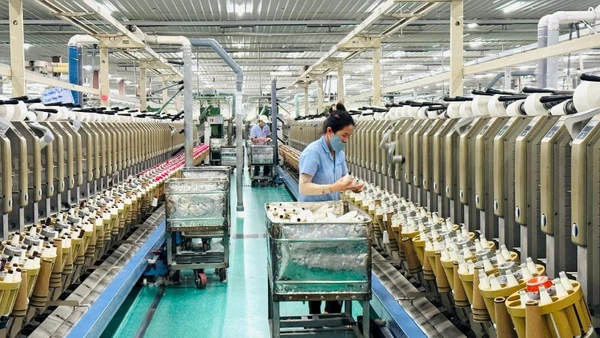 Sản xuất sợi xuất khẩu tại Công ty Sợi Phú Bài.