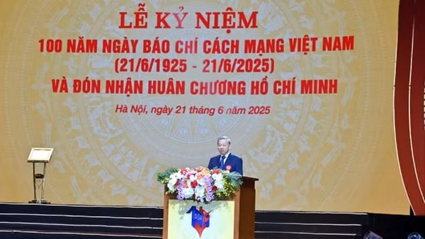 Tổng Bí thư Tô Lâm phát biểu tại Lễ kỷ niệm 100 năm Ngày Báo chí cách mạng Việt Nam. (Ảnh: ĐĂNG KHOA)