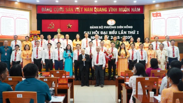 Đảng bộ phường Diên Hồng đã tổ chức thành công Đại hội đại biểu lần thứ I và đề ra nhiều mục tiêu, chương trình, giải pháp cho nhiệm kỳ mới, trong đó chuyển đổi số là một trong những chương trình mang tính đột phá. 