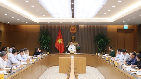 Phó Thủ tướng Chính phủ Hồ Đức Phớc, Trưởng Ban Chỉ đạo Đổi mới và Phát triển doanh nghiệp chủ trì cuộc họp về tình hình thực hiện Đề án tái cơ cấu Tập đoàn Công nghiệp - Năng lượng quốc gia Việt Nam (PVN). (Ảnh: VGP/Trần Mạnh)