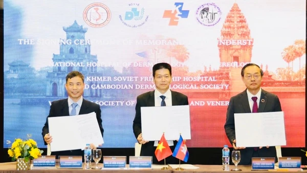 Đại diện các đơn vị ký kết biên bản ghi nhớ.