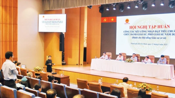 Một buổi tập huấn của Văn phòng Hội đồng Giáo sư Nhà nước.