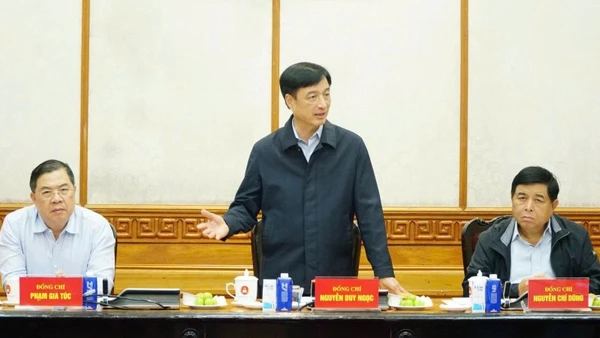 Đồng chí Nguyễn Duy Ngọc, Ủy viên Bộ Chính trị, Bí thư Thành ủy Hà Nội, Phó Trưởng ban chỉ đạo phát biểu tại cuộc họp. 