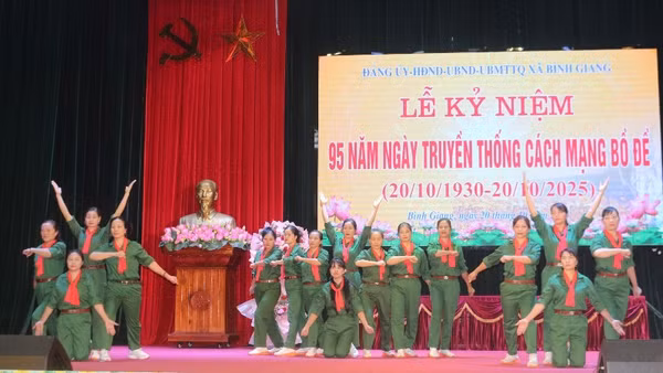 Một tiết mục văn nghệ tại lễ kỷ niệm 95 năm Ngày truyền thống cách mạng Bồ Đề.