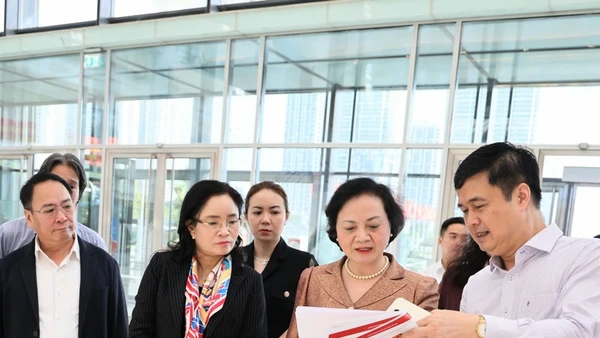 Phó Thủ tướng Phạm Thị Thanh Trà kiểm tra công tác chuẩn bị Đại hội Thi đua yêu nước toàn quốc lần thứ XI. (Ảnh: VGP/Thu Giang)