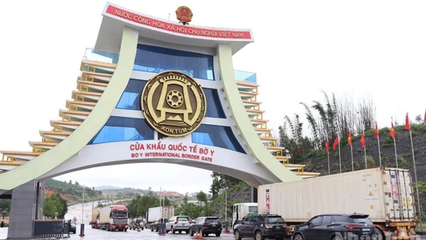 Cửa khẩu quốc tế Bờ Y nằm trên tuyến hành lang kinh tế đông-tây, động lực tăng trưởng mới của tỉnh Quảng Ngãi.