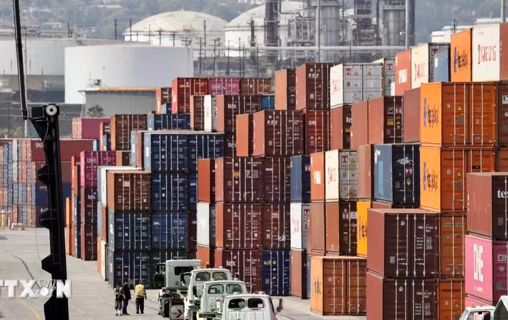 Cảng hàng hóa Long Beach, Mỹ. (Ảnh: THX/TTXVN)