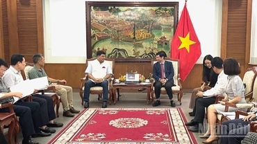 Quang cảnh buổi làm việc. 
