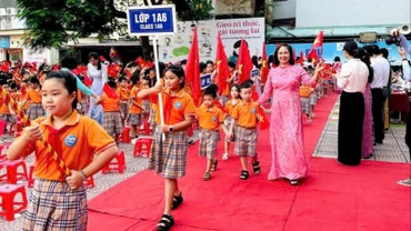 Chào đón học sinh lớp 1 tại Trường tiểu học Ninh Xá, Bắc Ninh.
