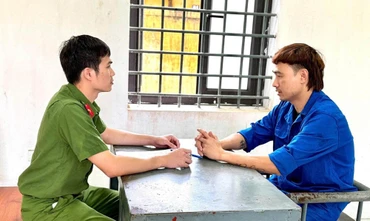 Đối tượng cầm đầu Đỗ Đông Hưng tại cơ quan điều tra.