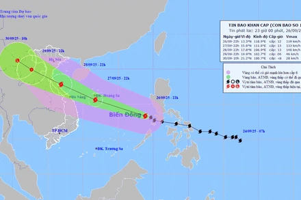 Bão số 10 di chuyển rất nhanh về phía vùng biển và đất liền khu vực Bắc Trung Bộ và Bắc Bộ nước ta, càng vào gần bờ biển nước ta bão càng mạnh lên. (Ảnh: VGP)
