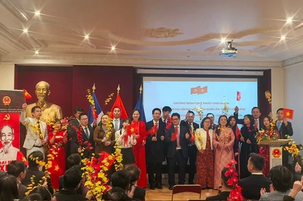 Kỷ niệm 96 năm Ngày thành lập Đảng Cộng sản Việt Nam tại Pháp