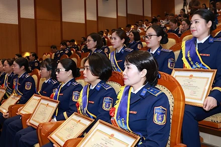 Tuyên dương Phụ nữ điển hình tiên tiến Cảnh sát biển Việt Nam.
