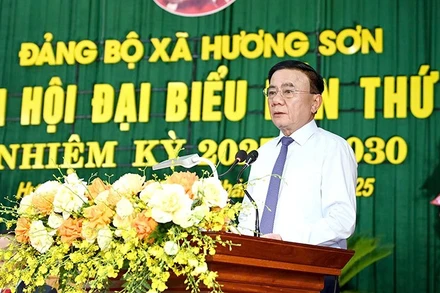 Đồng chí Trần Cẩm Tú phát biểu tại đại hội.