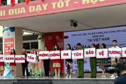 Học sinh Trường trung học cơ sở Nghĩa Tân (quận Cầu Giấy, Hà Nội) tham gia cuộc thi “Trường học không ma túy”. (Ảnh HUY HÀ)