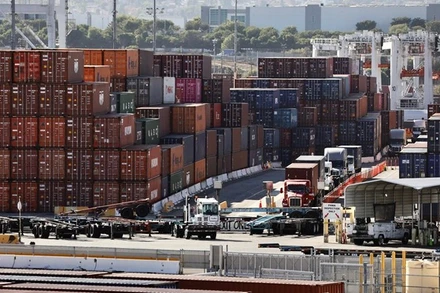 Quang cảnh cảng hàng hóa Los Angeles, California, Mỹ. (Ảnh: THX/TTXVN)