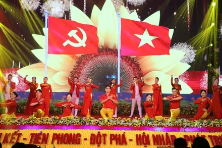 Một tiết mục trong chương trình “Dưới cờ Đảng - Đồng Nai vững bước tương lai’.