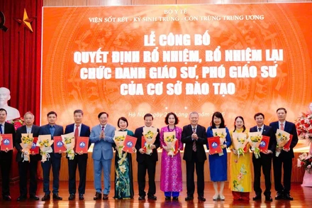 Công bố quyết định bổ nhiệm, bổ nhiệm lại chức danh Giáo sư, Phó Giáo sư của cơ sở đào tạo.