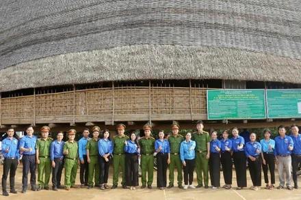 Mô hình công an chính quy kiêm nhiệm Phó Bí thư Đoàn xã góp phần phát huy sức mạnh tuổi trẻ trong việc tham gia giữ gìn an ninh trật tự và phát triển kinh tế-xã hội tại nhiều xã phía tây Quảng Ngãi.
