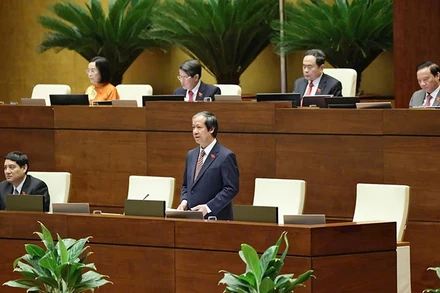 Bộ trưởng Giáo dục và Đào tạo Nguyễn Kim Sơn phát biểu giải trình, làm rõ một số vấn đề đại biểu Quốc hội nêu. (Ảnh: DUY LINH)