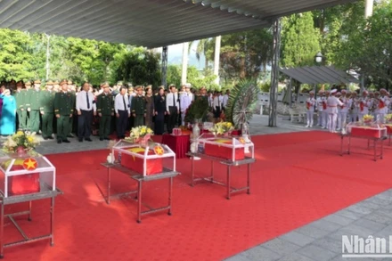 Lễ truy điệu và an táng hài cốt liệt sĩ tại Nghĩa trang Liệt sĩ Vị Xuyên.