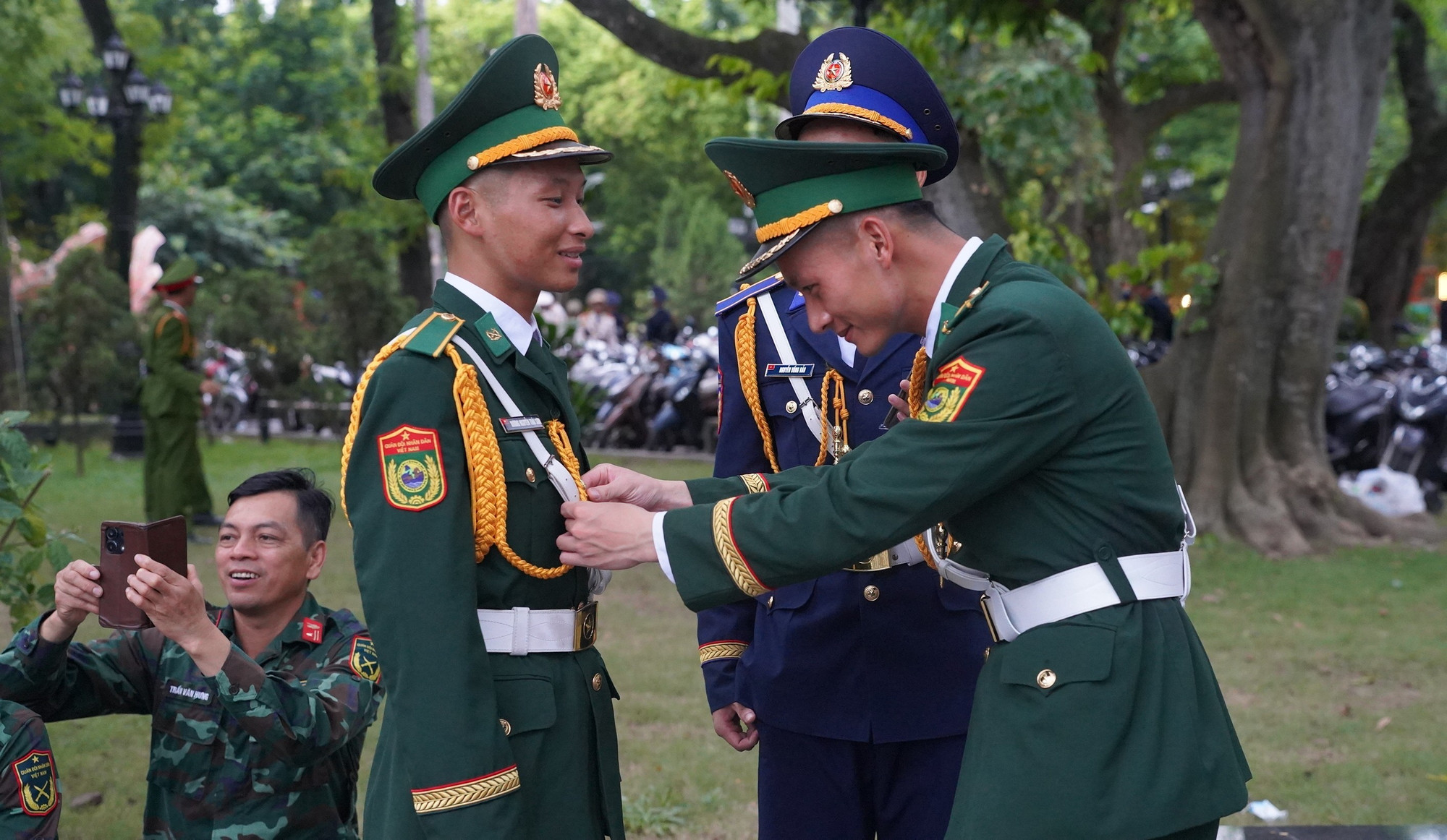 "Chỉnh cho chuẩn" trước khi bước vào đội hình tập luyện. dsc04549.jpg