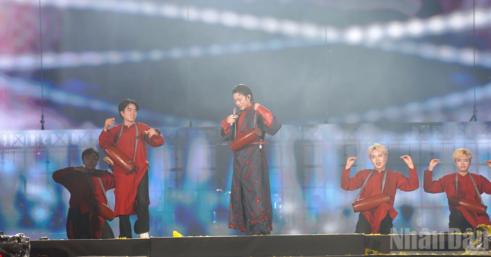 Soobin trình diễn loạt "hit" với âm hưởng dân gian. ndo_br_dsc04374.jpg
