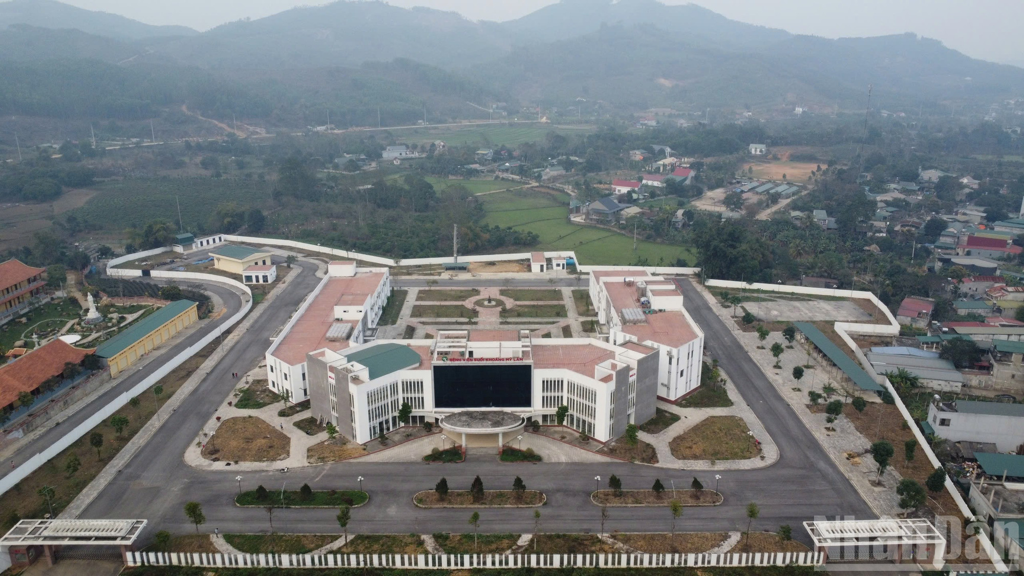 Bệnh viện Suối khoáng Mỹ Lâm được đưa vào sử dụng với diện tích hơn 3,5 ha, quy mô 200 giường bệnh, tổng mức đầu tư 208 tỷ đồng. ndo_br_benh-vien-suoi-khoang-my-lam-moi-duoc-xay-dung-khang-trang-hien-dai-tren-dien-tich-hon-35-ha-quy-mo-200-giuong-benh.jpg