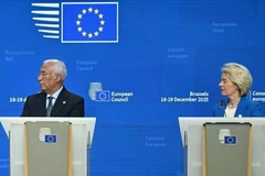 Chủ tịch Ủy ban châu Âu (EC) Ursula von der Leyen (phải) và Chủ tịch Hội đồng châu Âu Antonio Costa. (Ảnh: TTXVN)