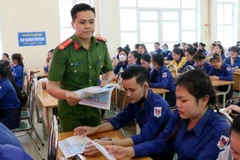 Một buổi truyền thông phòng chống tệ nạn ma túy do Tổng Liên đoàn Lao động Việt Nam phối hợp Bộ Công an tổ chức. (Ảnh: THANH HÀ)