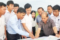 Lãnh đạo Ủy ban nhân dân tỉnh Lâm Đồng kiểm tra dự án khu tái định cư tại xã Hàm Kiệm.