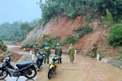 Mưa lớn đã làm nhiều tuyến đường sạt lở, đứt gãy.