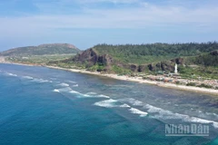 Đảo Lý Sơn có đường bờ biển 25km.