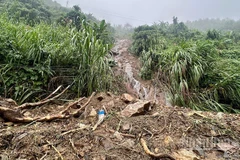 Mưa lớn khiến các xã miền núi tỉnh Quảng Ngãi liên tục xảy ra sạt lở núi.