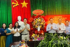 Lãnh đạo tỉnh Quảng Ngãi thăm, chúc mừng thầy cô giáo nhân Ngày nhà giáo Việt Nam 20/11.