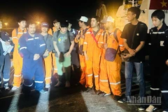 Vụ tàu Star Bueno mắc cạn vùng biển Dung Quất: 12 thuyền viên rời tàu