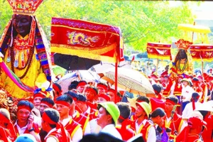 Lễ rước Phật Tứ Pháp về chùa Dâu.