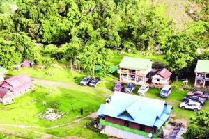 Thôn Chênh Vênh trở thành điểm đến hấp dẫn nhờ gắn du lịch sinh thái với bảo vệ rừng tự nhiên.