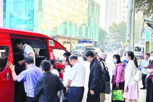 Tuyến buýt 171 (Thành phố Hồ Chí Minh-Bình Dương cũ) phục vụ rộng rãi người dân từ đầu tháng 11 thu hút đông hành khách.