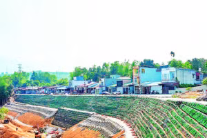 Công trình kè khẩn cấp chống sạt lở khu dân cư đường 23/9 góp phần bảo đảm an toàn cho nhân dân.