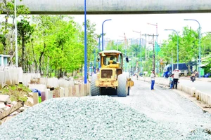 Một dự án đầu tư công đang triển khai thi công tại nút giao Rạch Chiếc.