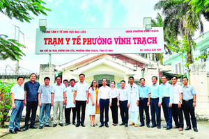 Đoàn công tác của Tỉnh ủy Cà Mau vừa đi kiểm tra, khảo sát một số trạm y tế cơ sở, trong đó có phường Vĩnh Trạch.