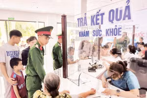 Khám bệnh cho người dân tại Đặc khu Côn Đảo, Thành phố Hồ Chí Minh.