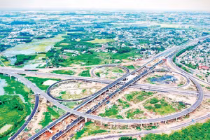 Nút giao Long Thành nối hai tuyến cao tốc Thành phố Hồ Chí Minh-Long Thành-Dầu Giây và Phan Thiết-Dầu Giây với sân bay Long Thành đã được đưa vào sử dụng.