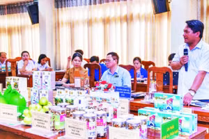 Các thành viên Hội đồng đánh giá, phân hạng sản phẩm OCOP tỉnh Đắk Lắk.