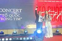 Tạp chí Đẹp đã vinh danh và trao giải cho concert "Tổ quốc trong tim" do Báo Nhân Dân phối hợp Ủy ban nhân dân thành phố Hà Nội tổ chức. (Ảnh: QUÝ HIỀN)