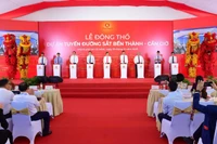 Đồng chí Trần Lưu Quang, Bí thư Trung ương Đảng, Bí thư Thành ủy Thành phố Hồ Chí Minh tham dự Lễ động thổ tuyến Metro Bến Thành-Cần Giờ (ảnh: VÕ LÊ)