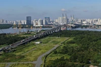 Cầu Phú Mỹ hiện hữu bắc qua sông Sài Gòn sẽ nằm gần dự án cầu Phú Mỹ 2 nối Thành phố Hồ Chí Minh và tỉnh Đồng Nai (Ảnh: QUÝ HIỀN)